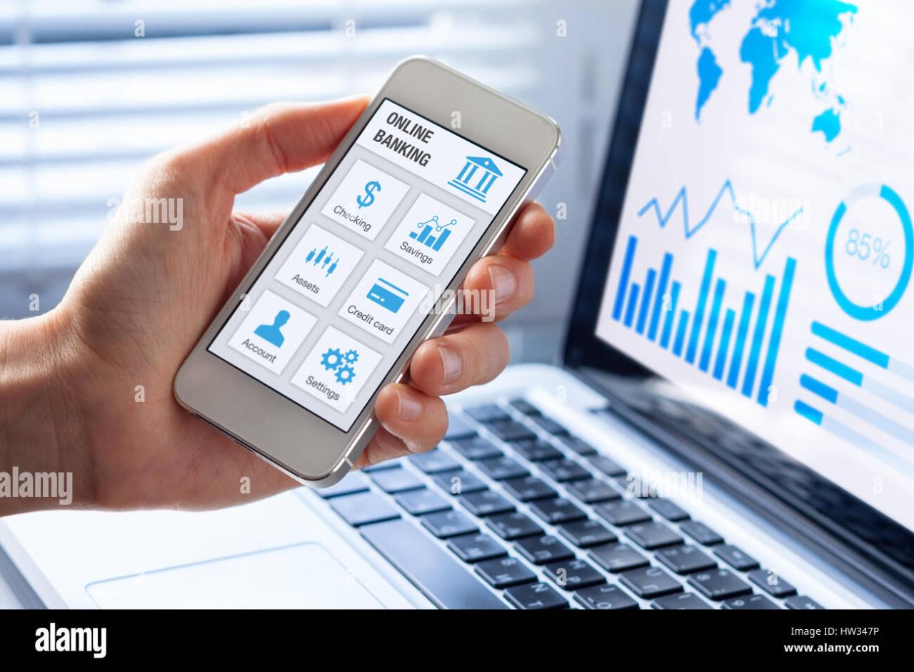 Mobile payment using smartphone hi-res stock photography and images - Alamy Mobile payment using smartphone hi-res stock photography and images - Alamy
